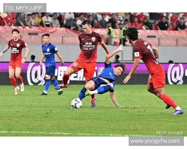 山东鲁能再次夺得中超冠军，球队士气高涨迎接新赛季挑战